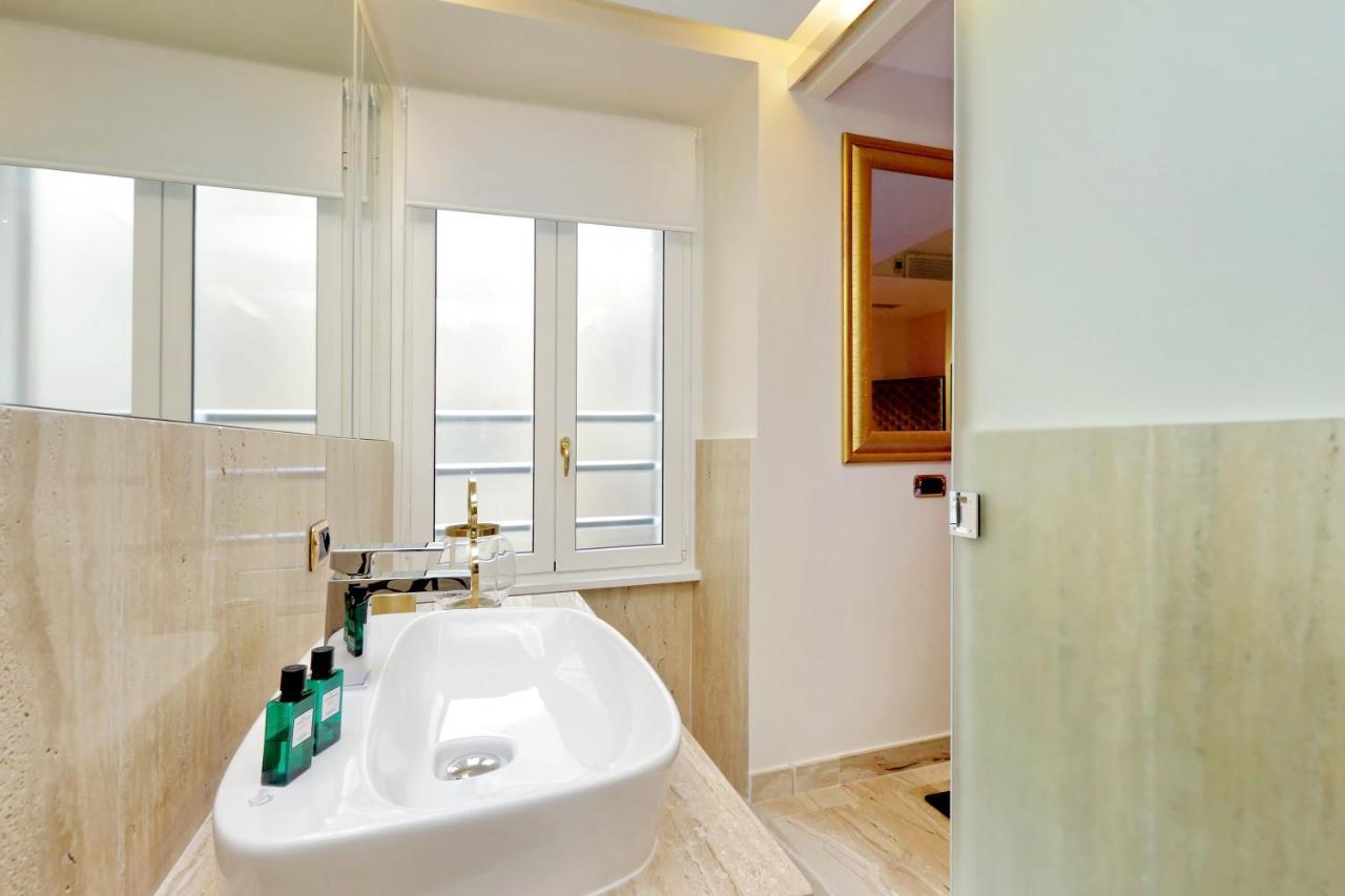 Trevi Diamond Luxury Suites & Jacuzzi Ρώμη Εξωτερικό φωτογραφία